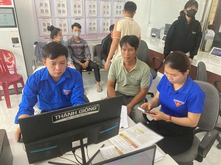 Ra quân đội hình Thanh niên tình nguyện hỗ trợ dịch vụ công trực tuyến